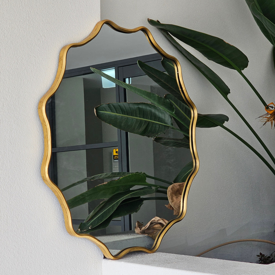 The Star gold wavy-edged round wall mirror, 80cm