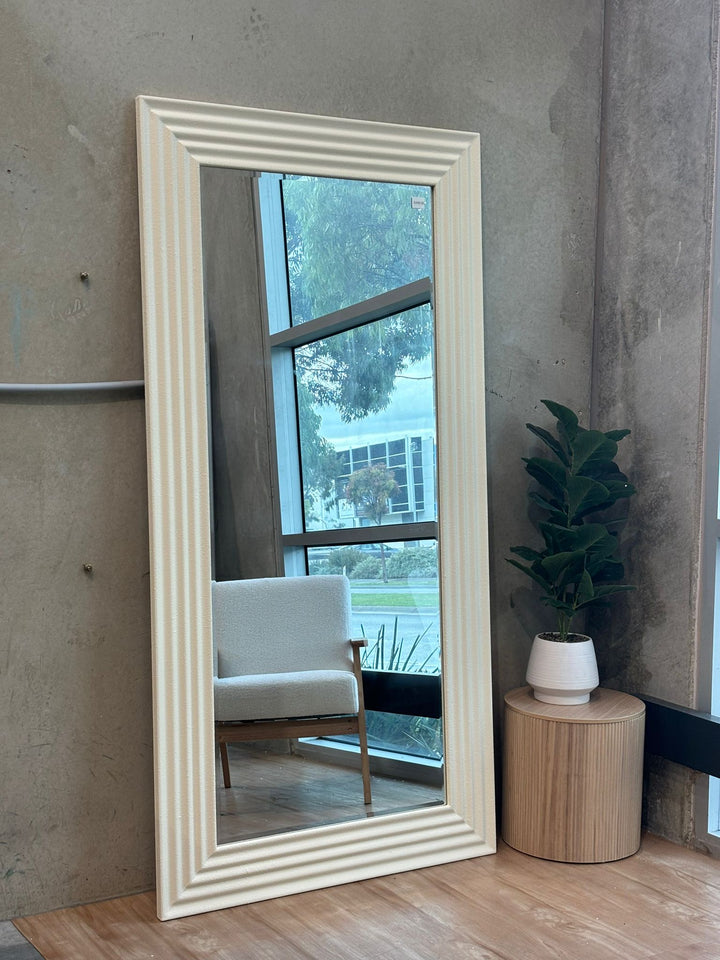 RORA 200x100cm - FULL LENGTH RIBBED CONCRETE MIRROR